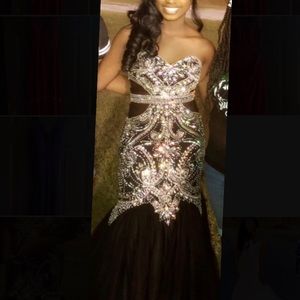 Tony Bowls Mermaid Dress. Size 6